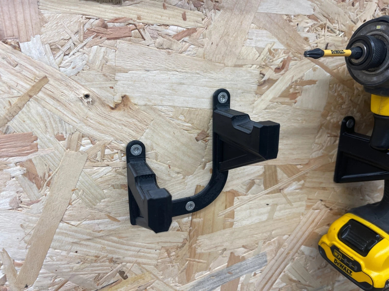 DEWALT 12v Drill / Impact WALL SHELF MOUNT - 18 V bracket